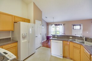 House (3 Bedrooms) | Interior