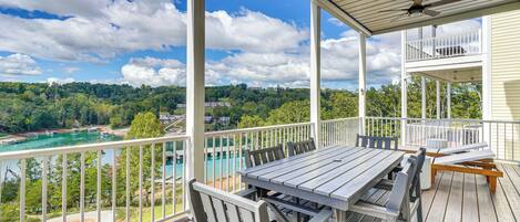 Apartment (3 Bedrooms) | Front of property