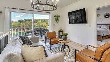 ุงูู
ูุดุฃุฉ ู
ู ุงูุฏุงุฎู