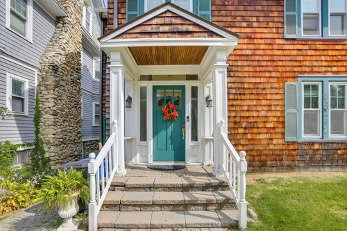 Walk to Hudson River Waterfront: Newburgh Home