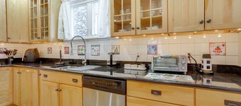 Walk to Hudson River Waterfront: Newburgh Home