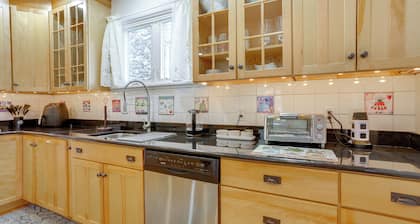 Walk to Hudson River Waterfront: Newburgh Home