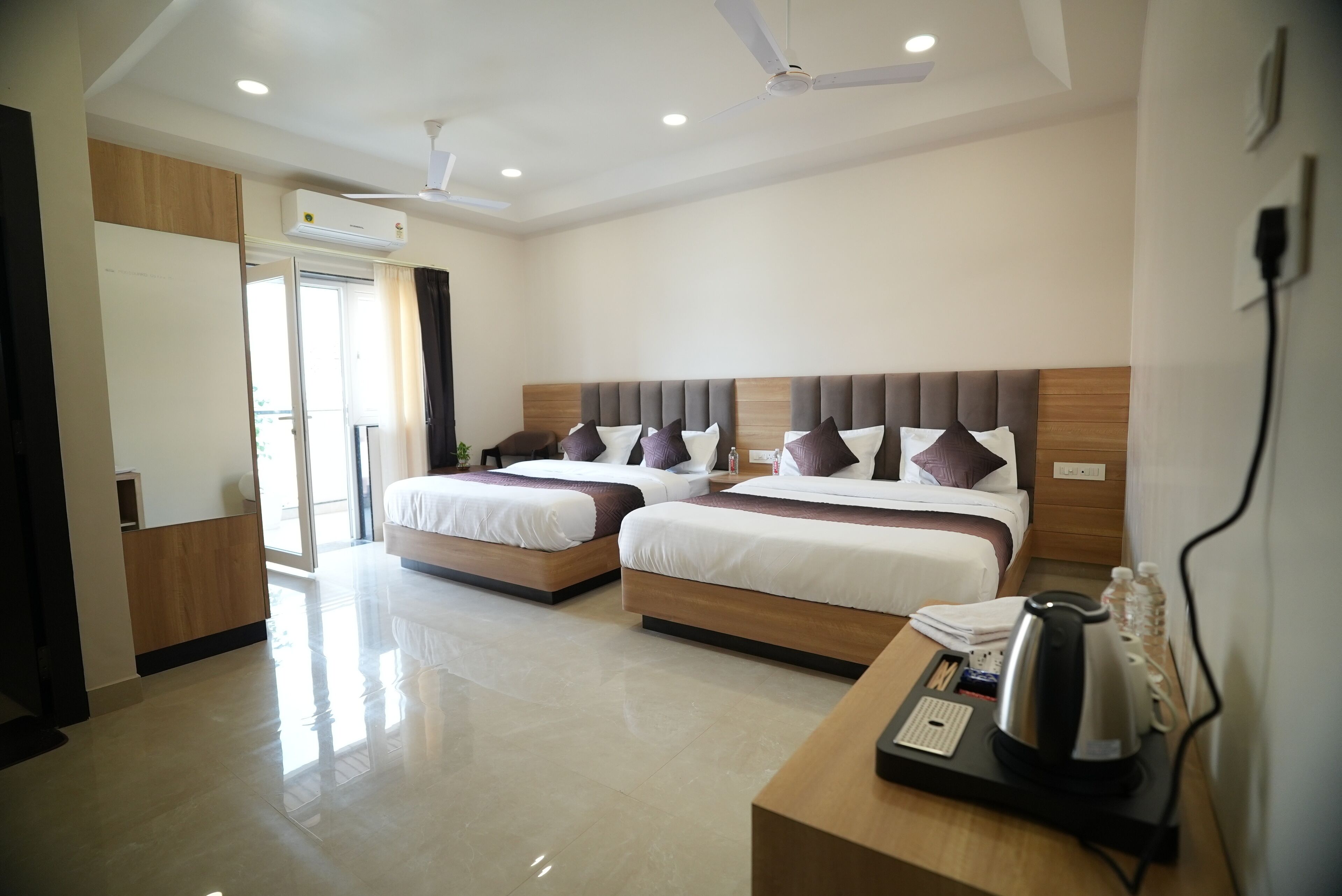 Family Room, Balcony | Desk, laptop workspace, iron/ironing board, free WiFi