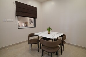 Deluxe Room | Living area