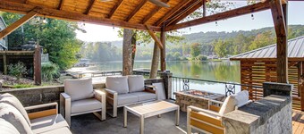 < 1 Mi to Boat Launch: Home w/ Dock in Scottsboro