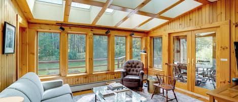 House (5 Bedrooms) | Interior