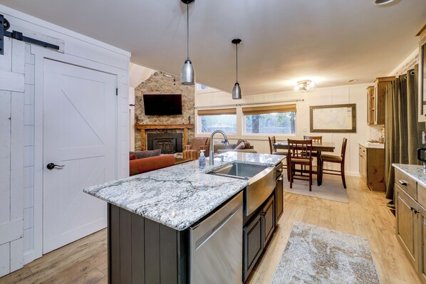 House (4 Bedrooms) | Interior