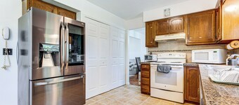 Shop, Golf & Explore: Home 14 Mi to Columbus!