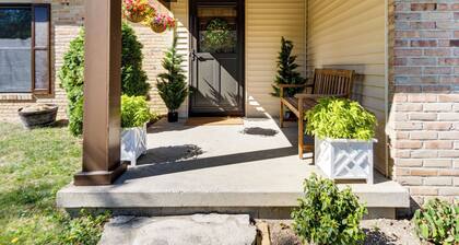 Shop, Golf & Explore: Home 14 Mi to Columbus!