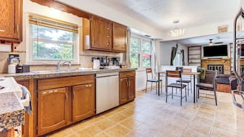 บ้านพัก (4 Bedrooms) | ภายใน