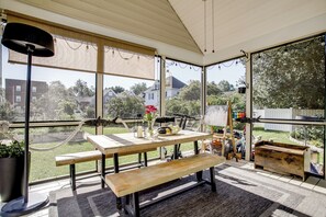 House (3 Bedrooms) | Front of property - Walk to Marina, Park & Dtwn: Cambridge Family Home (Cambridge)