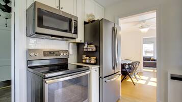 House (3 Bedrooms) | Interior