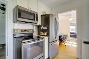 House (3 Bedrooms) | Interior - Marinafront Cottage Sunrise, Fire Pit, Fireworks (Cambridge)