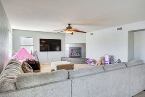 House (5 Bedrooms) | Interior