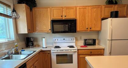 Ski in/out 2b2b at Hunter!