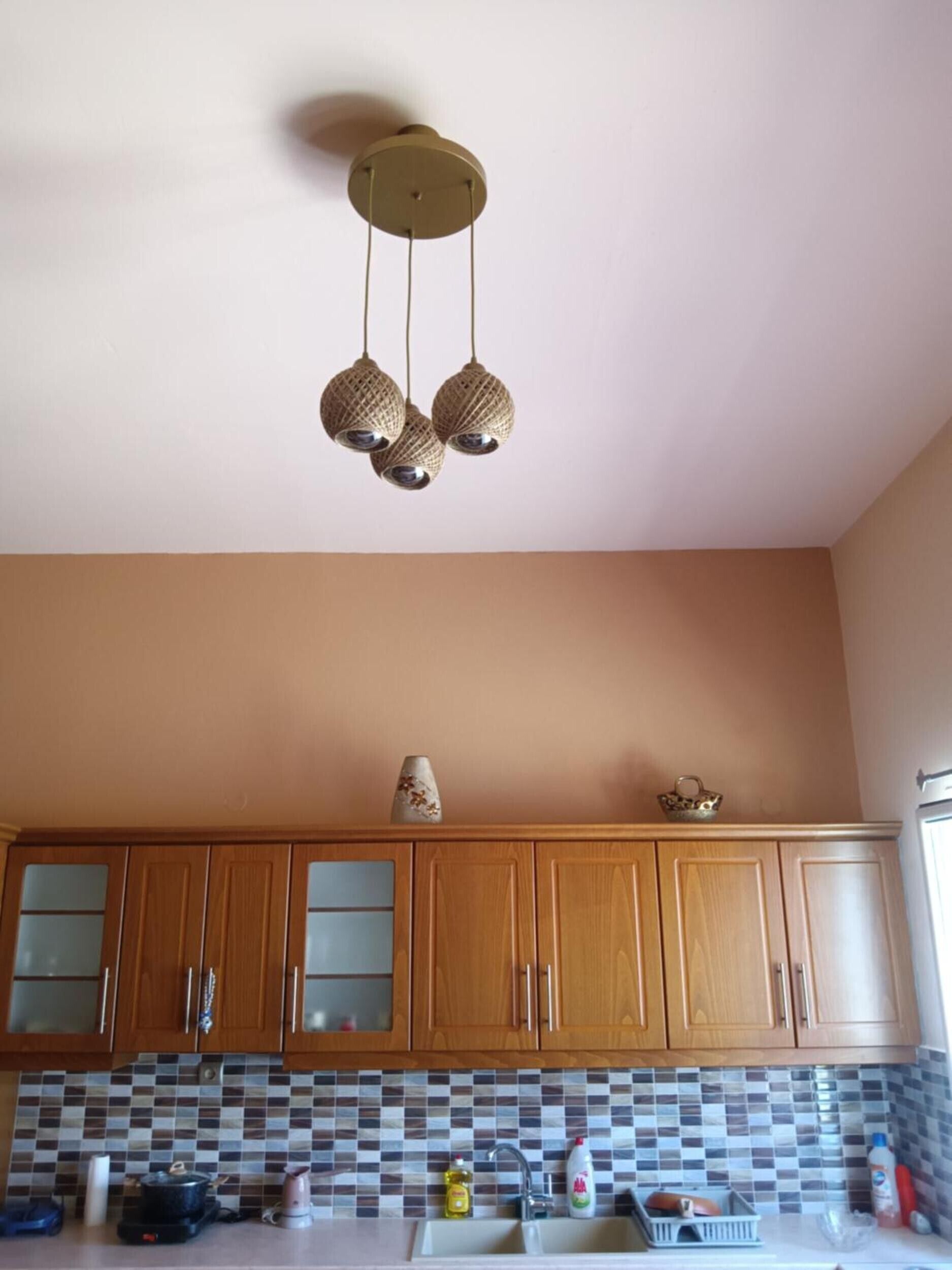 Fridge, stovetop, coffee/tea maker, electric kettle