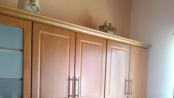 Réfrigérateur, plaque de cuisson, cafetière/bouilloire