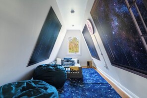 3 bedrooms, travel cot, free WiFi, bed sheets