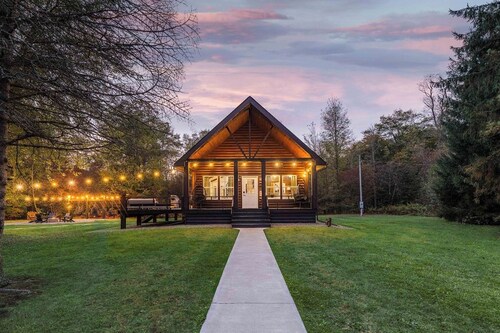 Runway Retreat | Hot Tub • Firepit • River Access