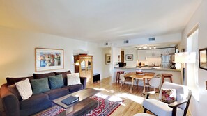 Smart TV, fireplace