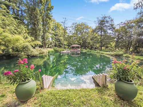 Domaine "Les Sources". Family memories in a green setting
