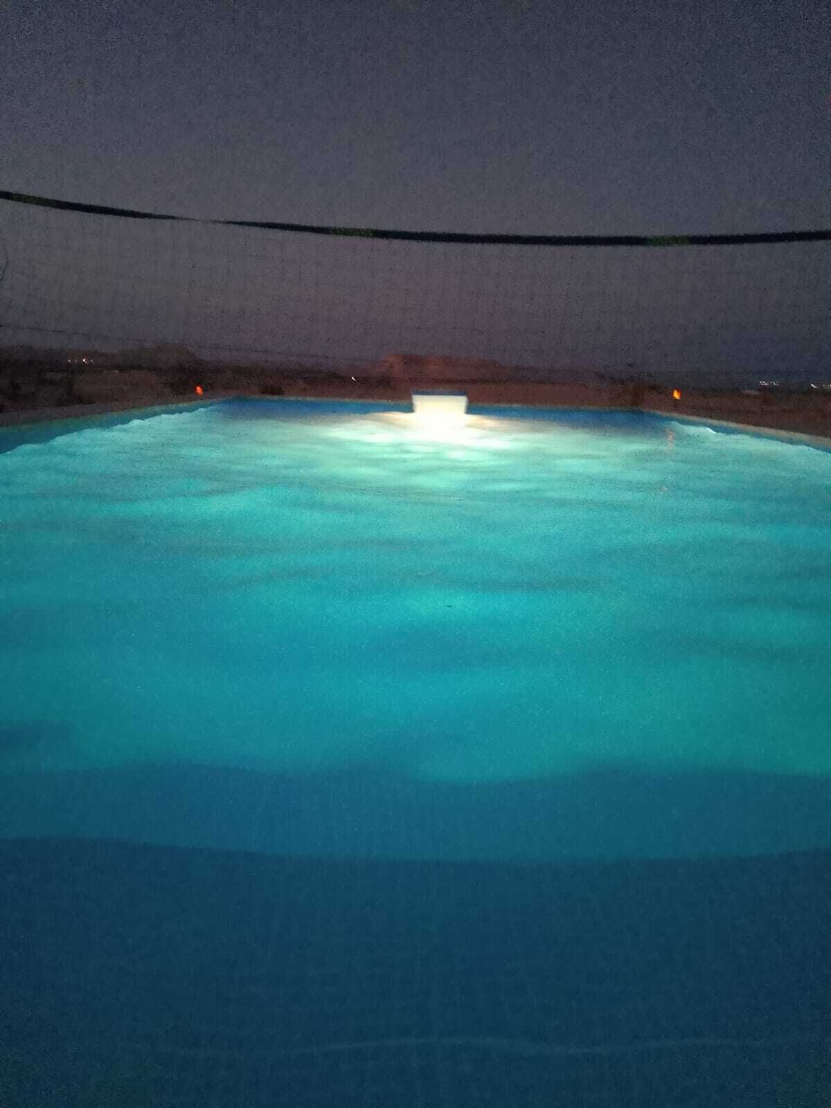 حمّام سباحة خارجي