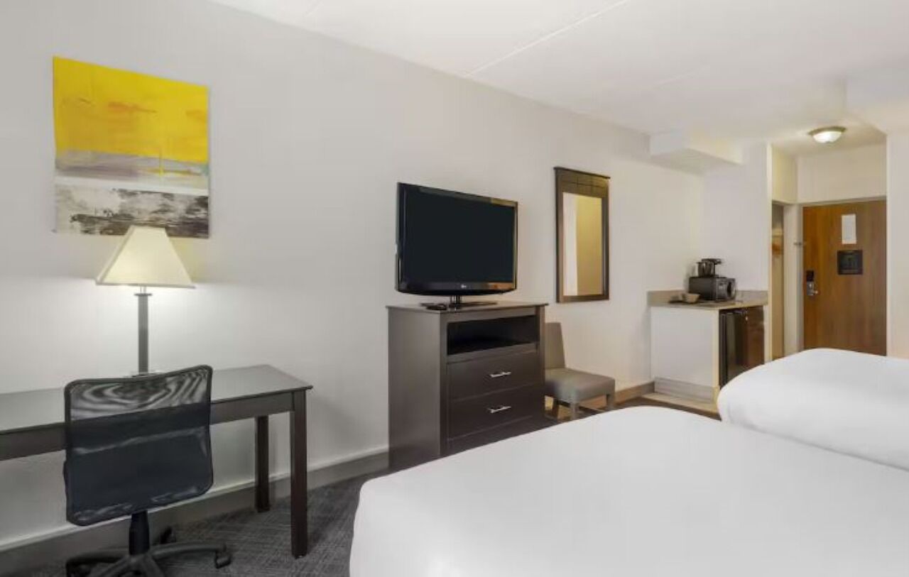 3 habitaciones, tabla de planchar con plancha y wifi gratis 