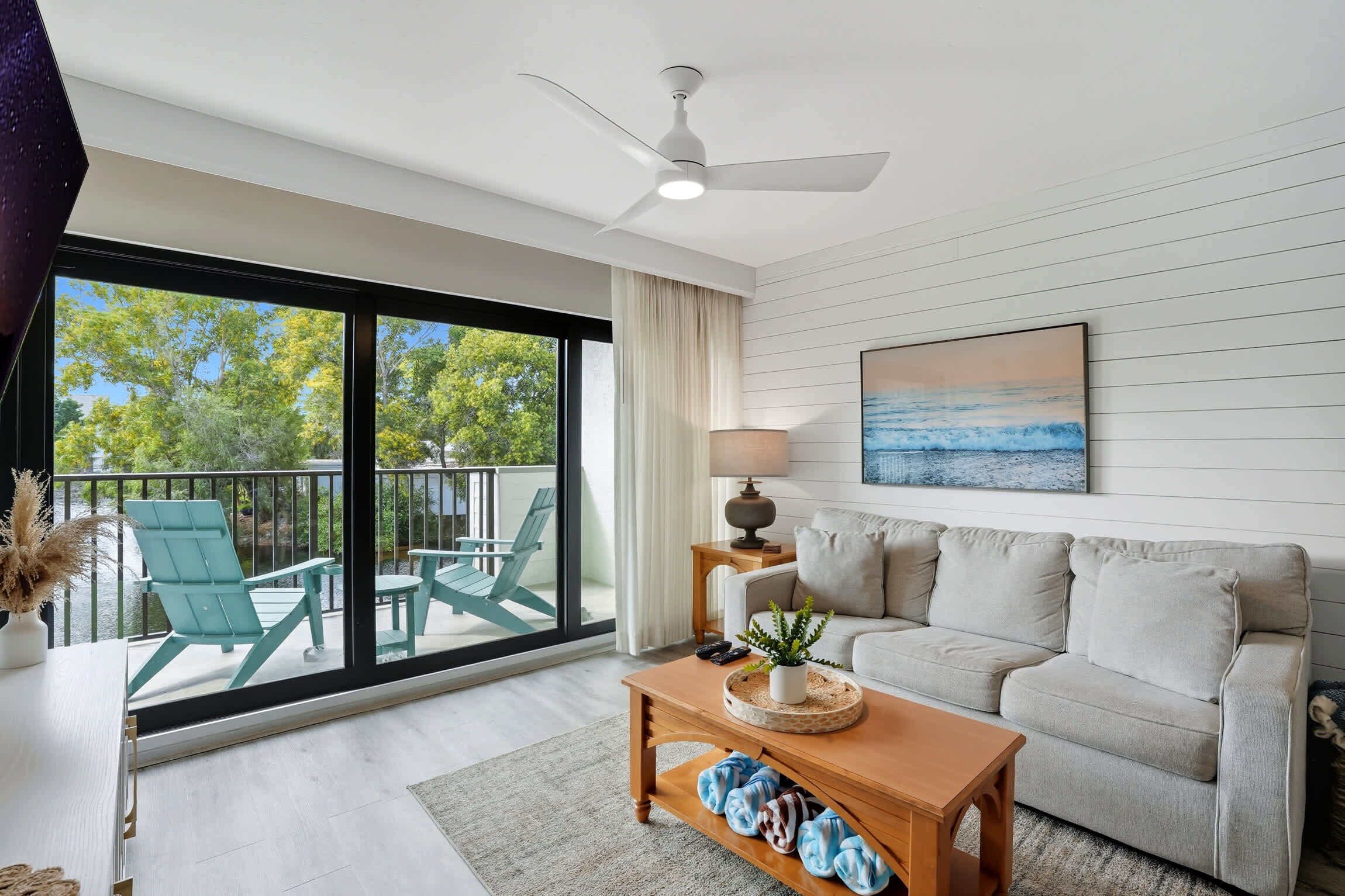 TV, DVD player, offices