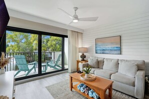 Fernseher, DVD-Player, Arbeitsbereiche