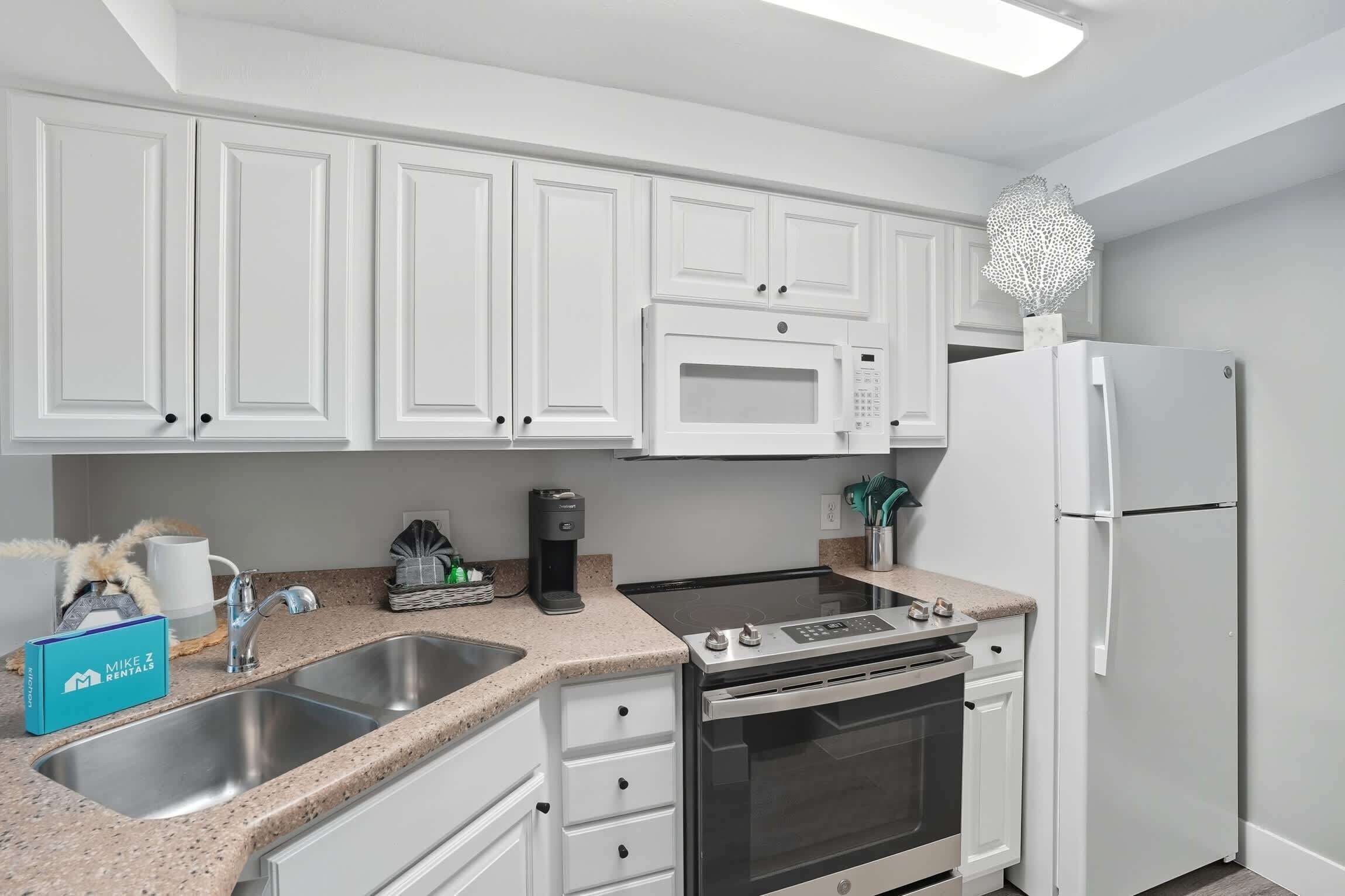 Coffee/tea maker, fridge, microwave, oven