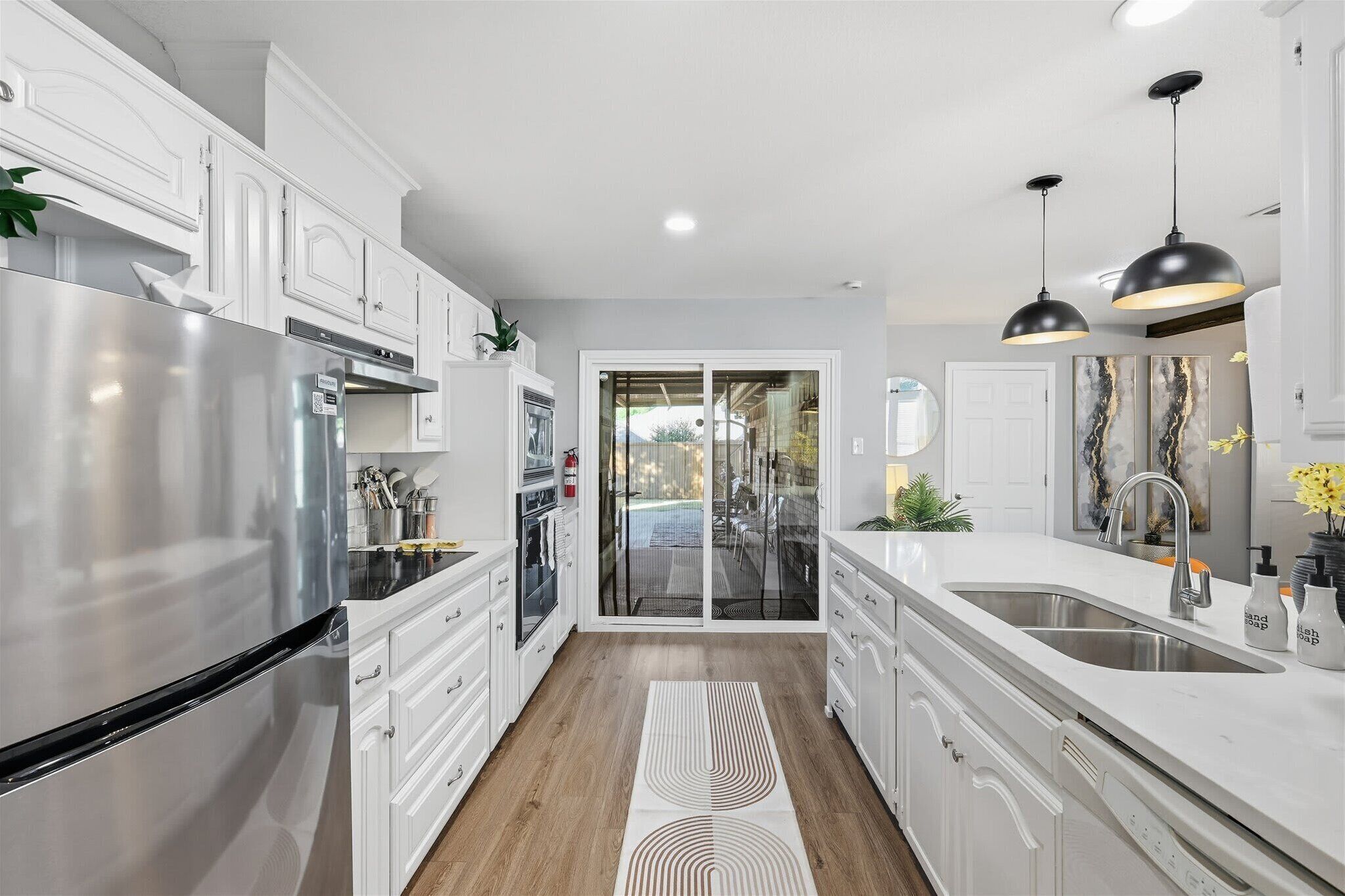 Frigorifero, microonde, forno, piano cottura