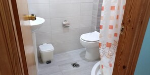 Shower, towels - Apartment 'Nidri View B1' with Mountain View, Wi-Fi and Air Conditioning (Nydri)