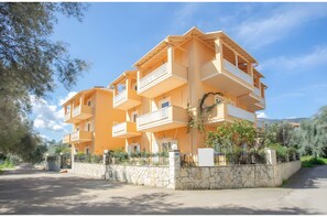 Exterior - Studio Apartment 'Nidri View B7' with Mountain View, Wi-Fi and Air Conditioning (Nydri)
