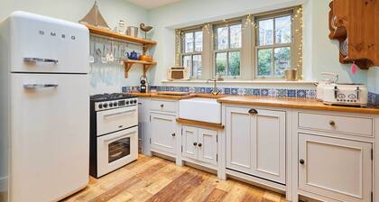 Host & Stay | Sonsy Cottage