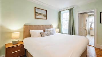 2 عدّة غرف نوم ومكواة/لوح كي وواي فاي وملاءات أسرّة