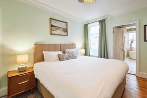 2 habitaciones, tabla de planchar con plancha, wifi y ropa de cama