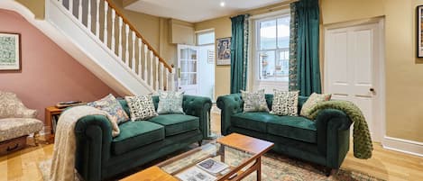 Fernseher, Kamin, Arbeitsbereiche