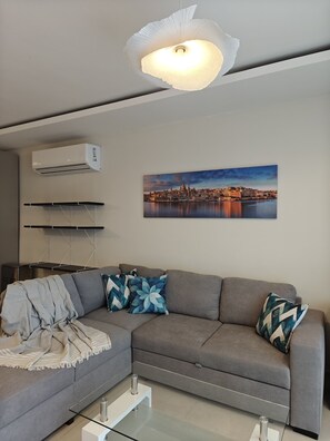 Living area - 3-bedroom apartment in Għarb with Stunning views, breakfast and hotel amenities (L-Għarb)