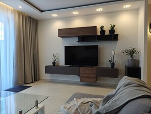 Living area - 3-bedroom apartment in Għarb with Stunning views, breakfast and hotel amenities (L-Għarb)