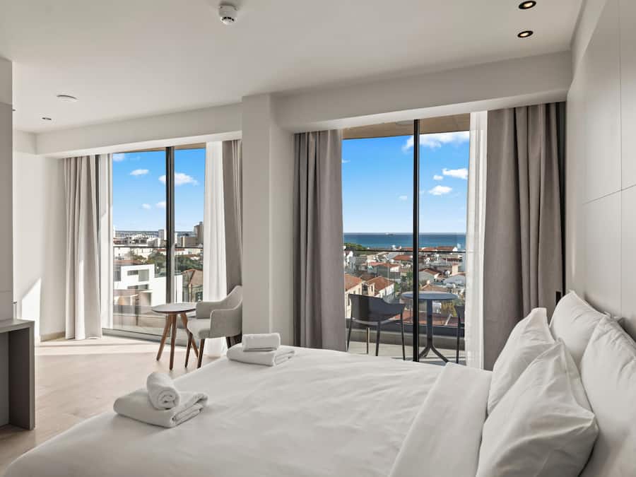 Superior-værelse | Pengeskab på værelset, skrivebord, arbejdsområde til bærbare computere