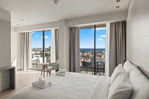 In-room safe, desk, laptop workspace, iron/ironing board - Warner Boutique Hotel (Larnaca)