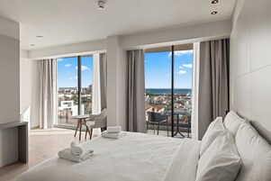 Superior Room | In-room safe, desk, laptop workspace, iron/ironing board