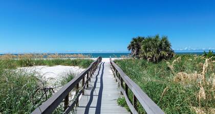 🌞Across From Beach👙Heated Pool🐬Bungalows #10🐶Dogs Welcome!