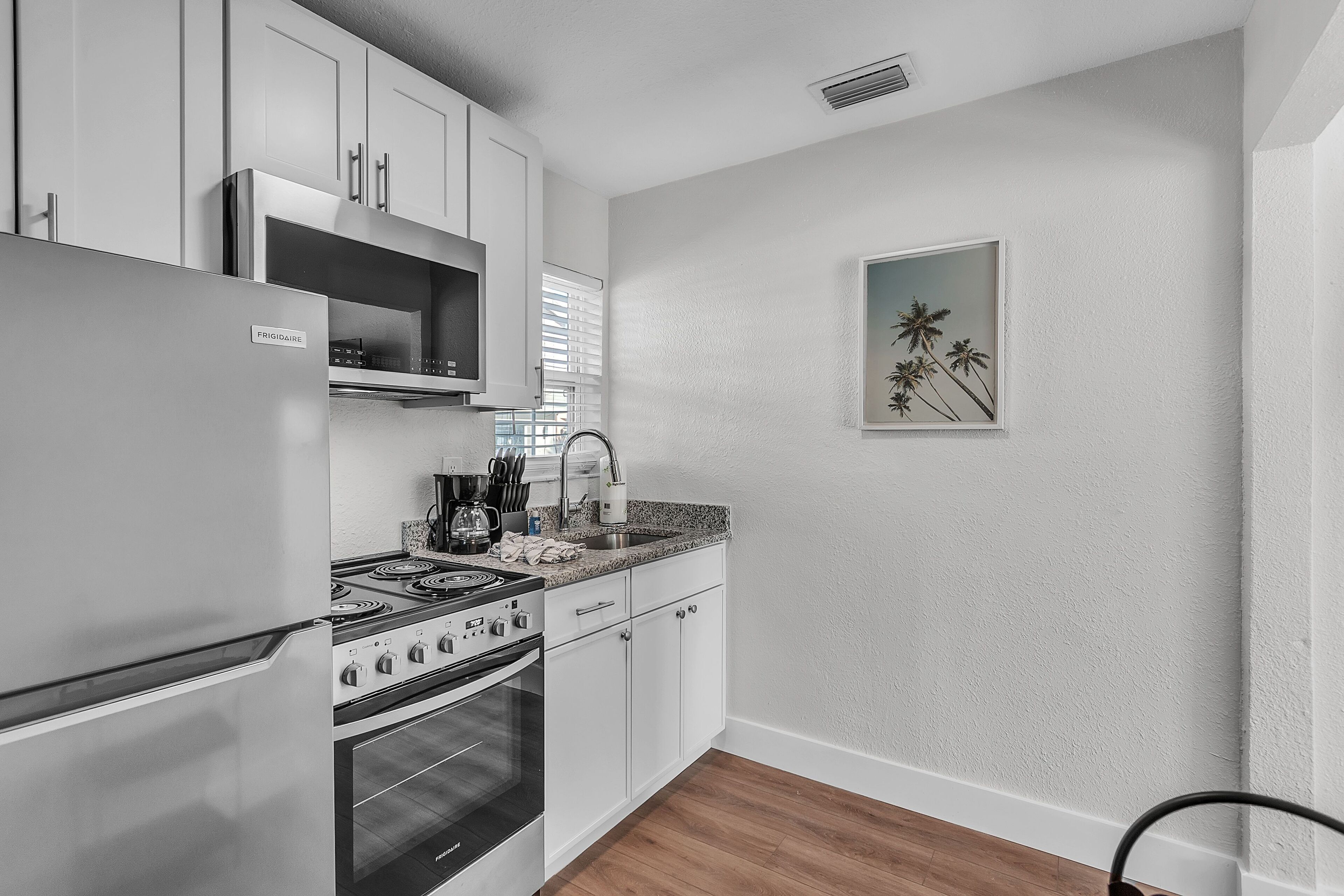 Coffee/tea maker, fridge, microwave, oven
