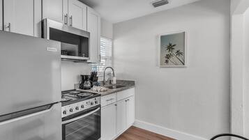 Coffee/tea maker, fridge, microwave, oven