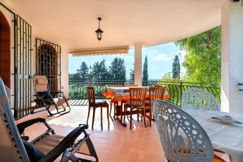 Villa „Degli Ulivi“ mit privater Terrasse und Klimaanlage