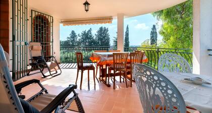 Villa „Degli Ulivi“ mit privater Terrasse und Klimaanlage