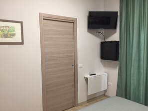 Classic Double Room, Non Smoking, Private Bathroom | In-room safe, desk, iron/ironing board, free WiFi - Villa Augustea (Somma Vesuviana)