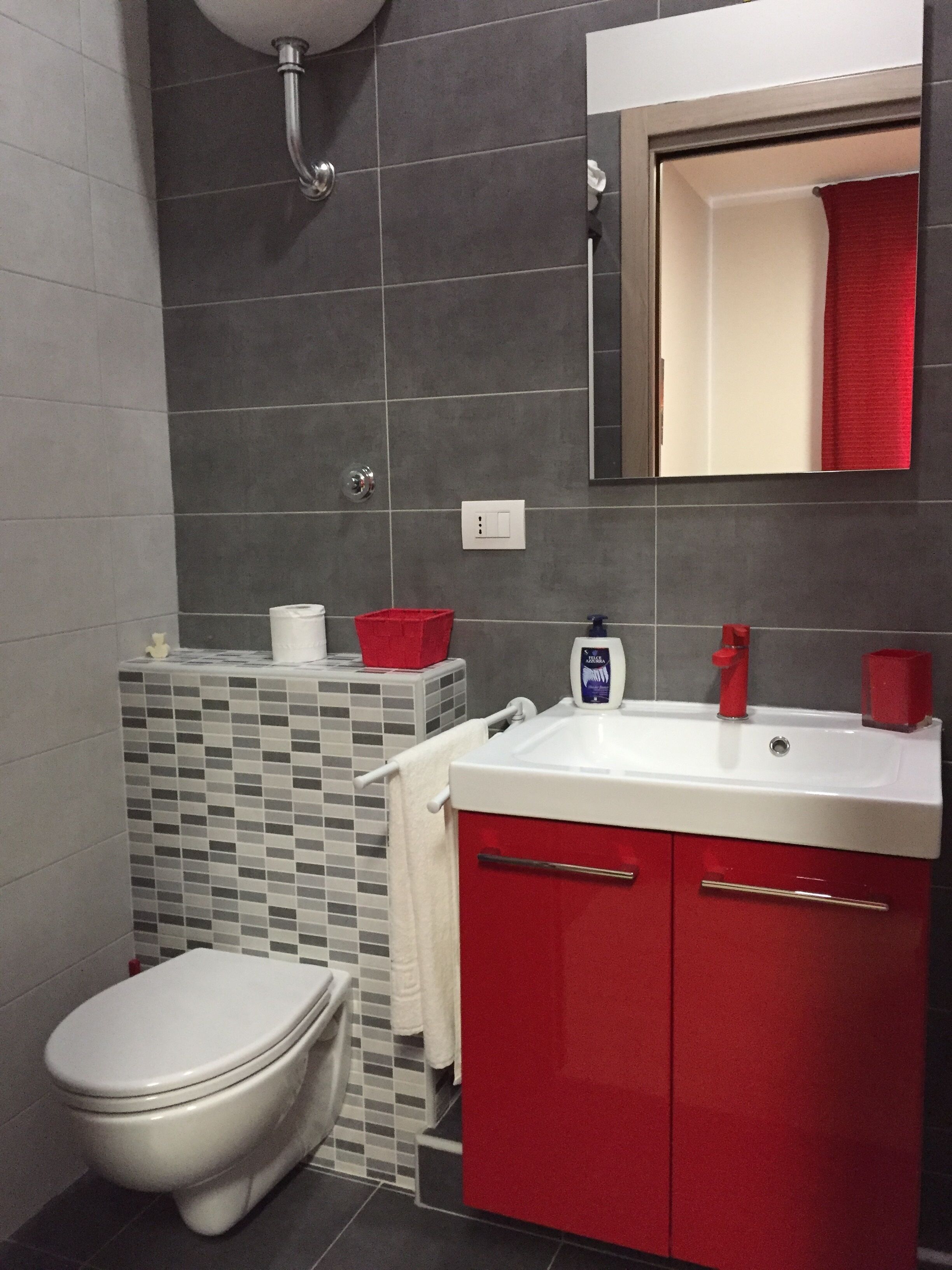 デラックス ダブルルーム 専用バスルーム | バスルーム | シャワー、バスアメニティ (無料)、ヘアドライヤー、タオル