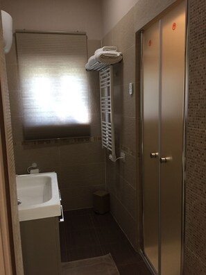 Comfort Double Room, Non Smoking, Private Bathroom | Bathroom | Shower, free toiletries, hair dryer, towels - Villa Augustea (Somma Vesuviana)